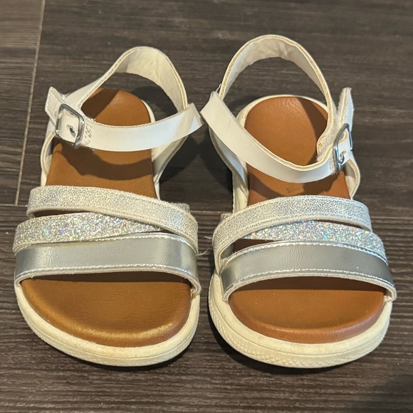 Toddler Girl White Sandals - Picture 3 of 7